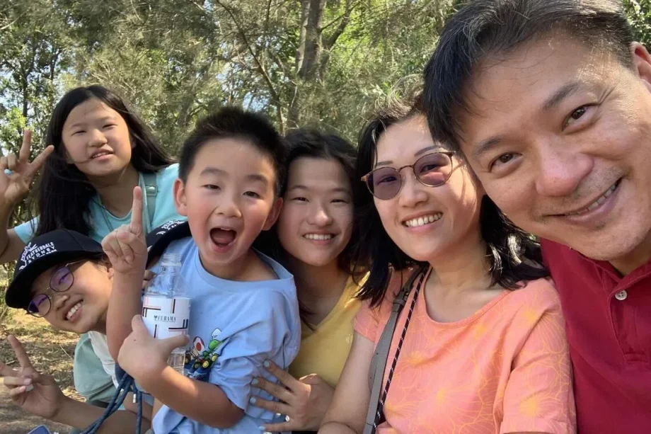 Narrow escape for Singaporean family of 6 when gunmen attacked Sydney’s Bondi Beach Narrow escape for Singaporean family of 6 when gunmen attacked Sydney’s Bondi Beach