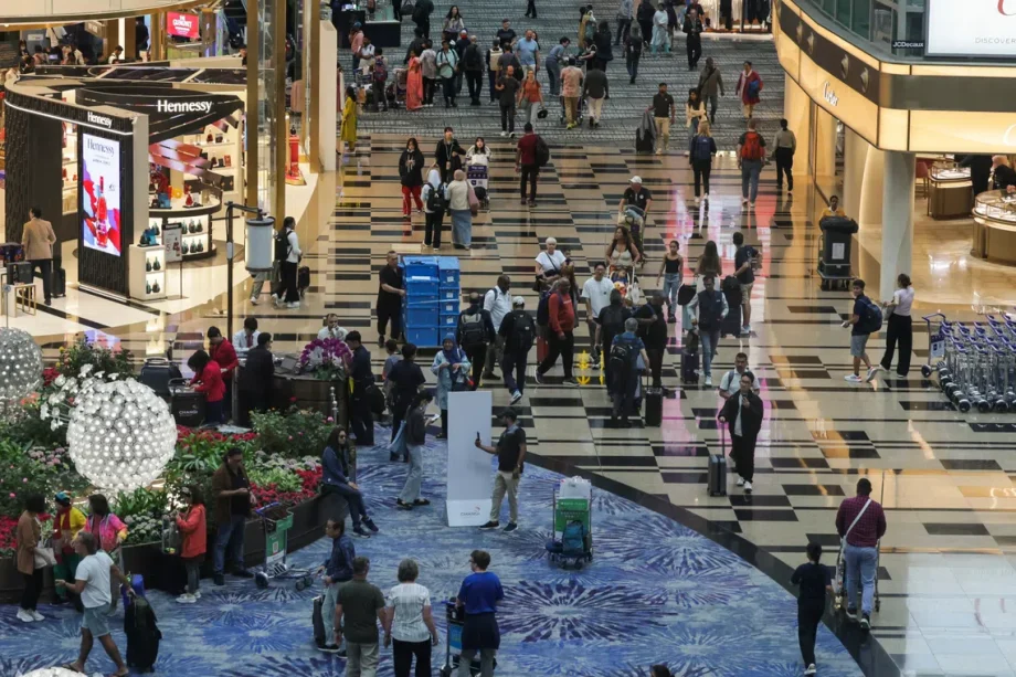 Man arrested after allegedly molesting six-year-old girl at Changi Airport transit area Man arrested after allegedly molesting six-year-old girl at Changi Airport transit area