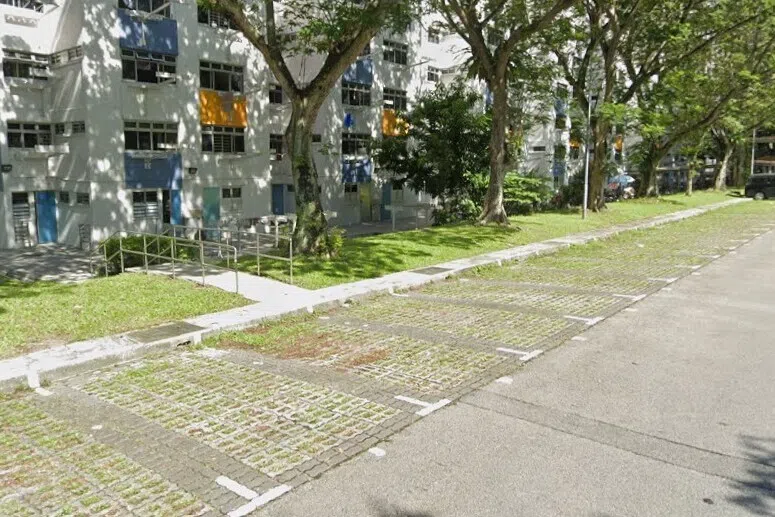 Man injured in knife incident at Boon Lay Drive; police looking for suspect Man injured in knife incident at Boon Lay Drive; police looking for suspect