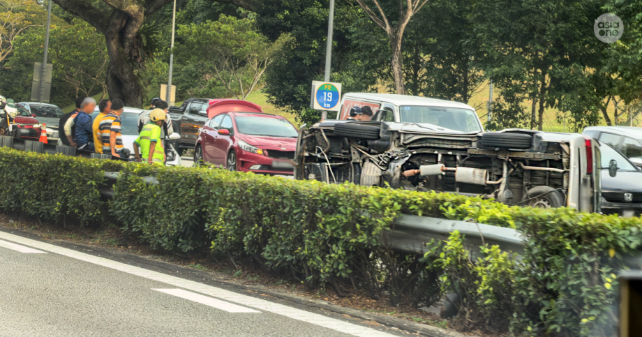 Malaysia-registered van flips on side in multi-vehicle crash on PIE, motorcyclist taken to hospital, Singapore News Malaysia-registered van flips on side in multi-vehicle crash on PIE, motorcyclist taken to hospital, Singapore News