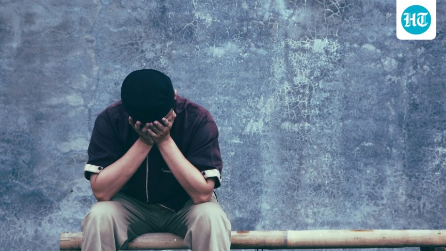 US friends ridicule 28-year-old man for living with his parents: ‘Why are you still at home?’ US friends ridicule 28-year-old man for living with his parents: ‘Why are you still at home?’