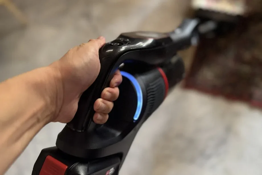 Bosch Unlimited 10 vacuum review: How much is a 0.3-micron clean worth?
