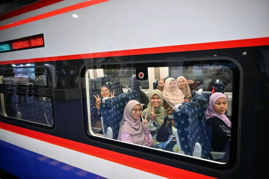 Malaysia’s long-awaited electric train service linking KL and JB makes its debut in preview run Malaysia’s long-awaited electric train service linking KL and JB makes its debut in preview run