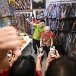 ‘Batik Uncle’ of Holland Village celebrates 100th birthday in style