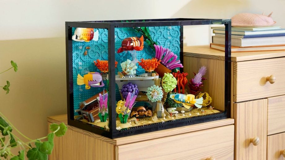 The LEGO Tropical Aquarium Is an Aquatic Decoration You Don’t Have to Clean