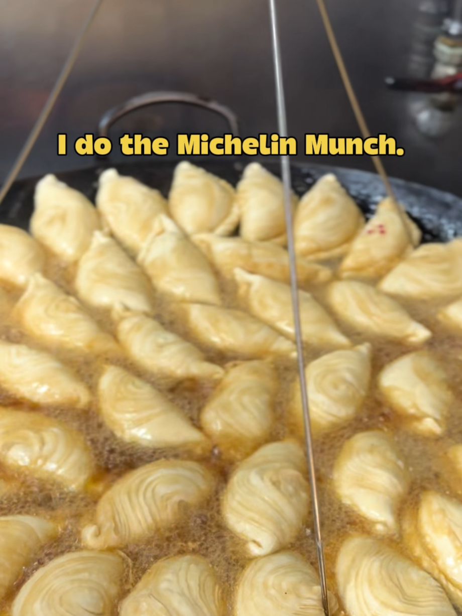 @fedby_  Michelin recognised Curry Puff in Singapore   J2 Famous Crispy Curry …