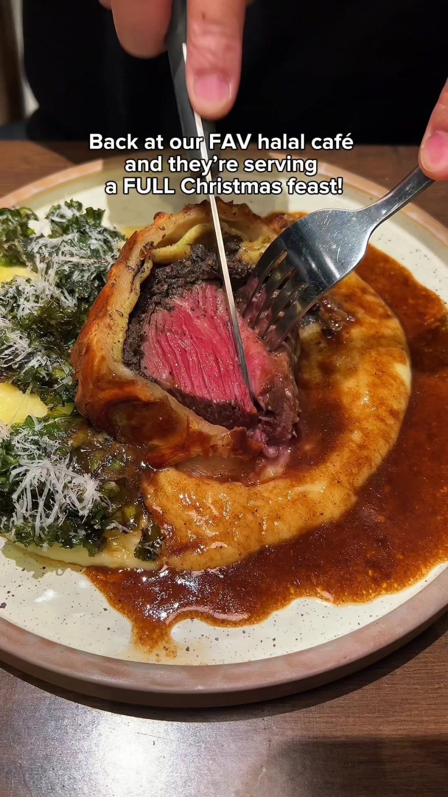 @foodhunterph Back at our FAV halal café and they’re serving a FULL Christmas fe…