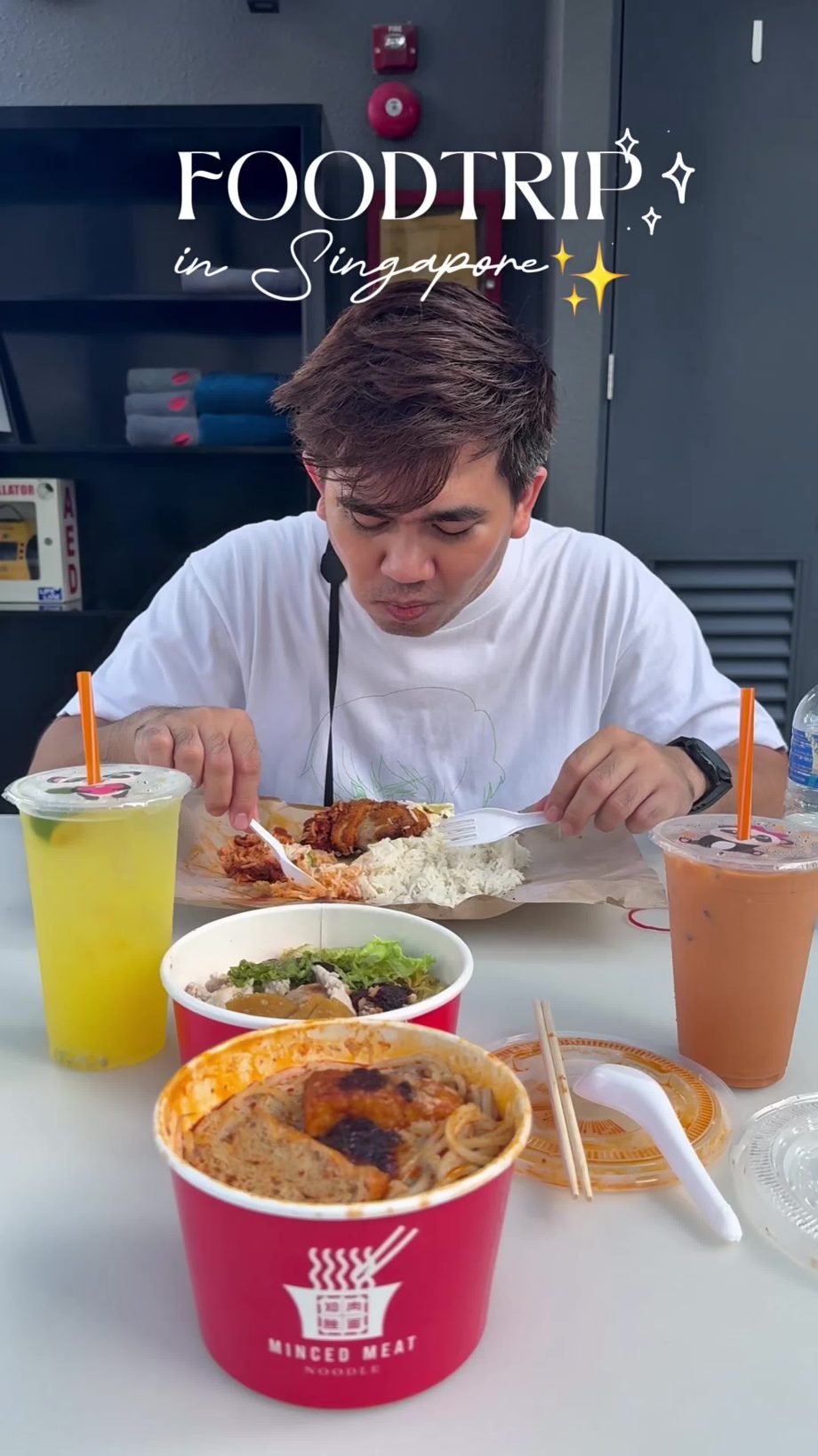 @ate.ivz1 Singapore had the best food treats, for sure We started at Newton Hawk…