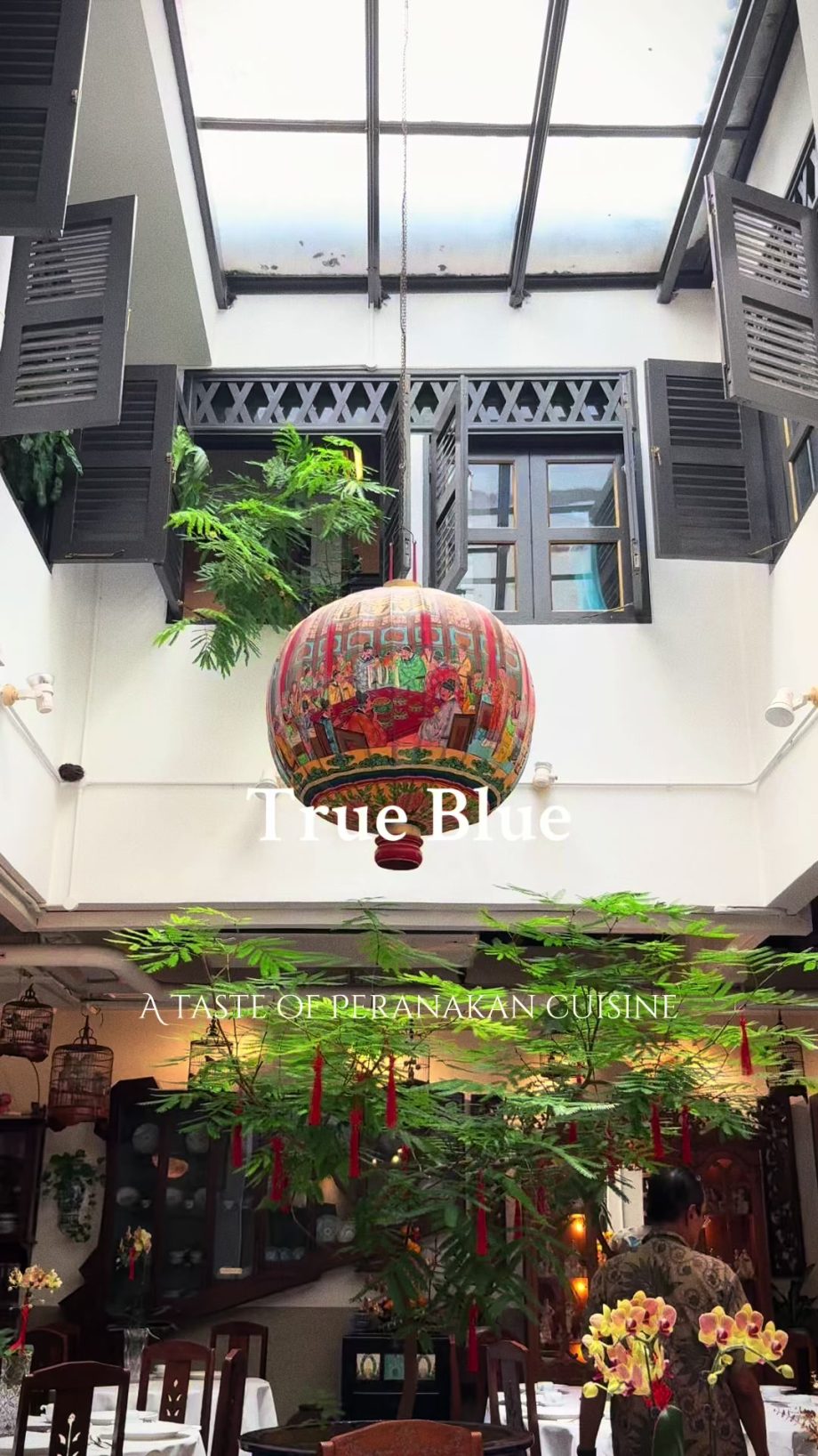 @east.spots Discovering the flavors of Nyonya food #Singapore #singaporefoodie #…