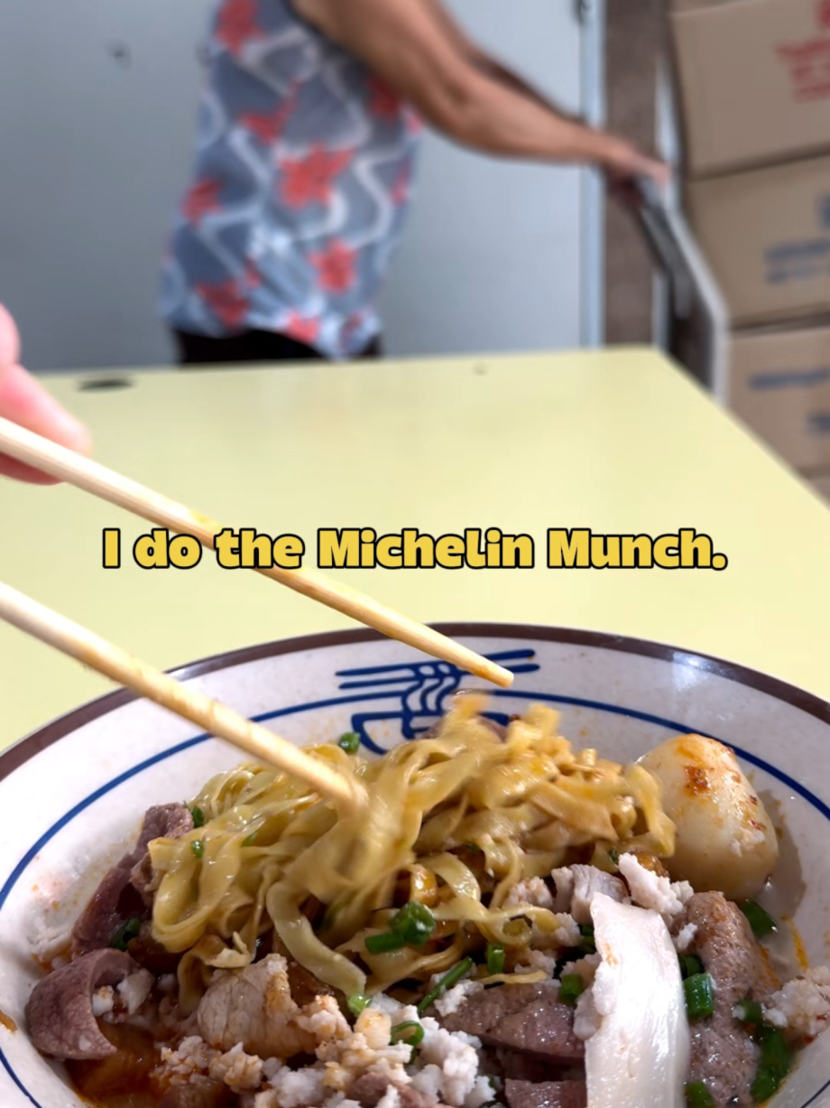 @fedby_  Michelin recommend Bak Chor Mee in Singapore  #MichelinMunch #SGFoodi…
