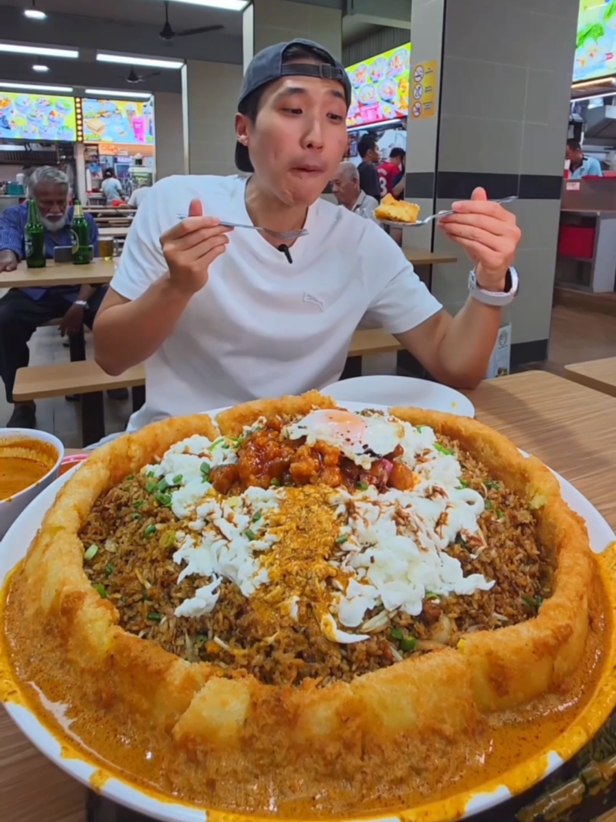 @zermattneo 7KG Nasi Goreng Curry? This beast is topped with sweet & sour pork a…