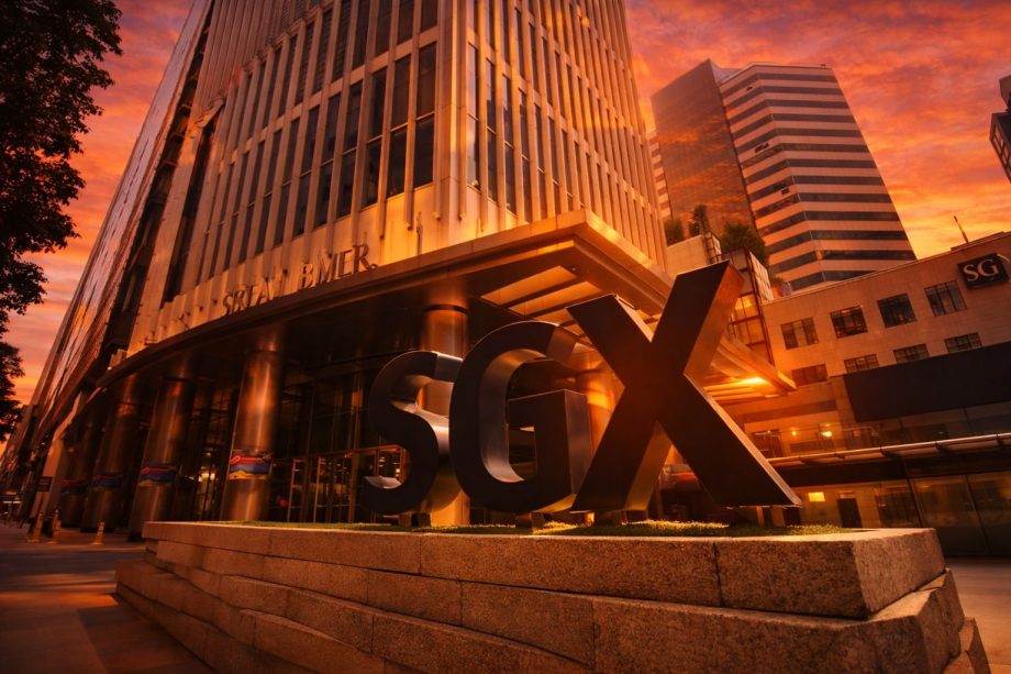 STI Holds Flat Near Highs as Investors Brace for Fed Signals, Year-End Liquidity, and Key SGX Listings