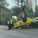 Cabby, passenger taken to hospital after PIE accident causes ComfortDelGro taxi to overturn Cabby, passenger taken to hospital after PIE accident causes ComfortDelGro taxi to overturn