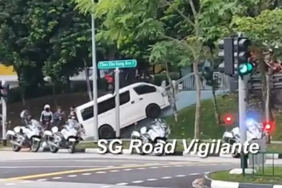 Van driver arrested for multiple offences following police chase in Choa Chu Kang