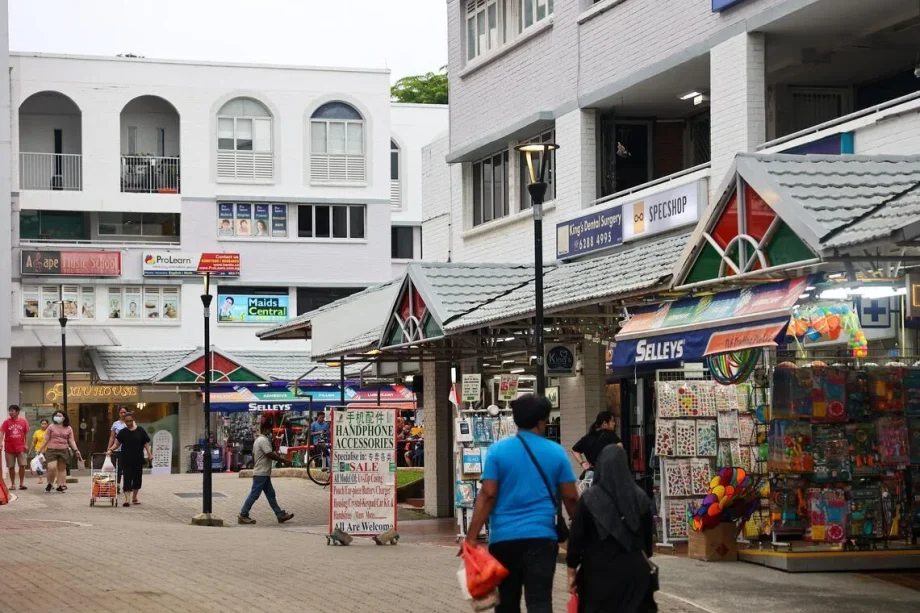 Bidders for HDB shops must commit to tendered rent over 6 years instead of 3 Bidders for HDB shops must commit to tendered rent over 6 years instead of 3