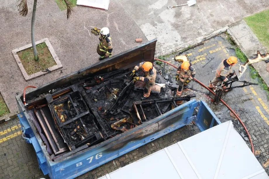 Fire breaks out in rubbish container in Geylang; no reported injuries Fire breaks out in rubbish container in Geylang; no reported injuries