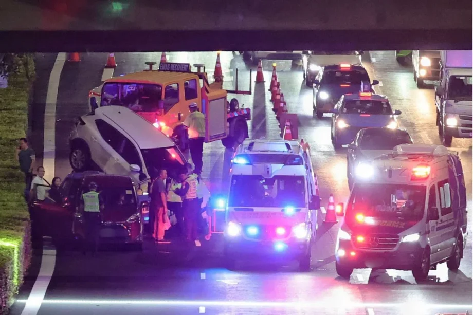 Four people taken to hospital after four-car pile-up on CTE