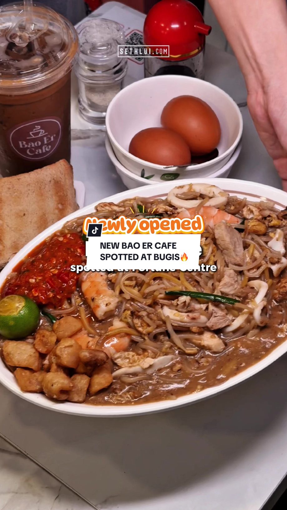 @sethlui.com Another place to chill in Bugis！  Bao Er Cafe 190 Middle Rd, 02-06,…