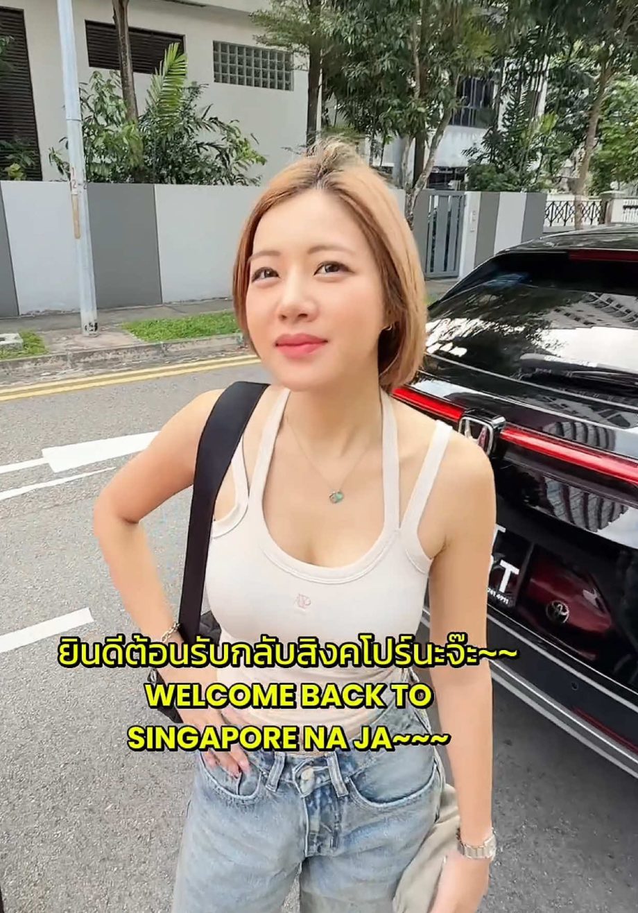 @fahhaha_ หมูกรอบ กินคู่ ก๋วยเตี๋ยวแกงกะหรี่ ฟินเว่อร์ Such a random spot but it…