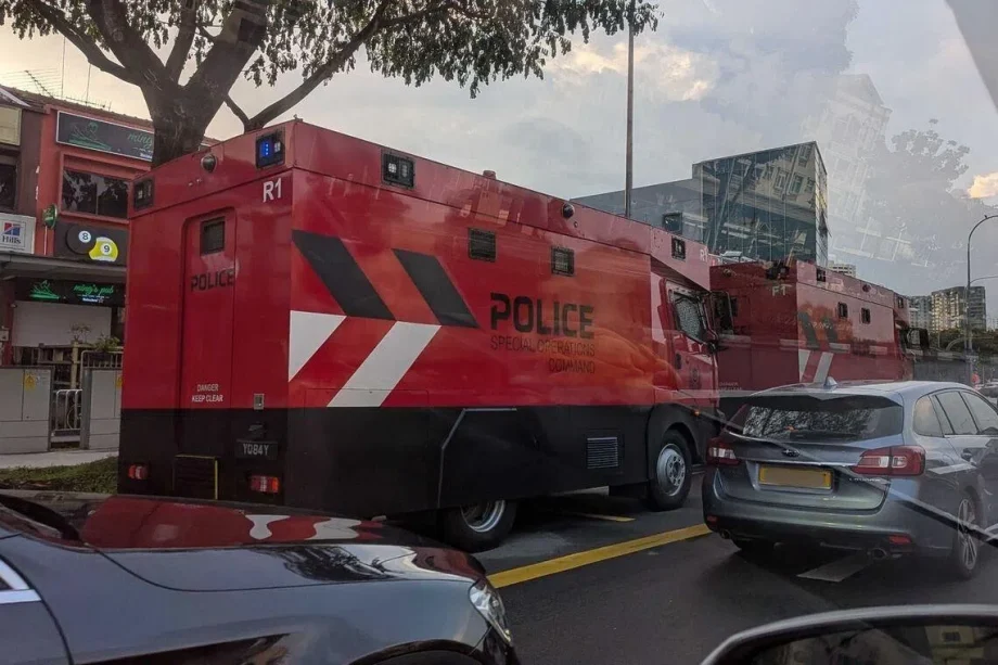 Police investigating report of suspicious person seen in Upper Thomson near recent break-ins Police investigating report of suspicious person seen in Upper Thomson near recent break-ins