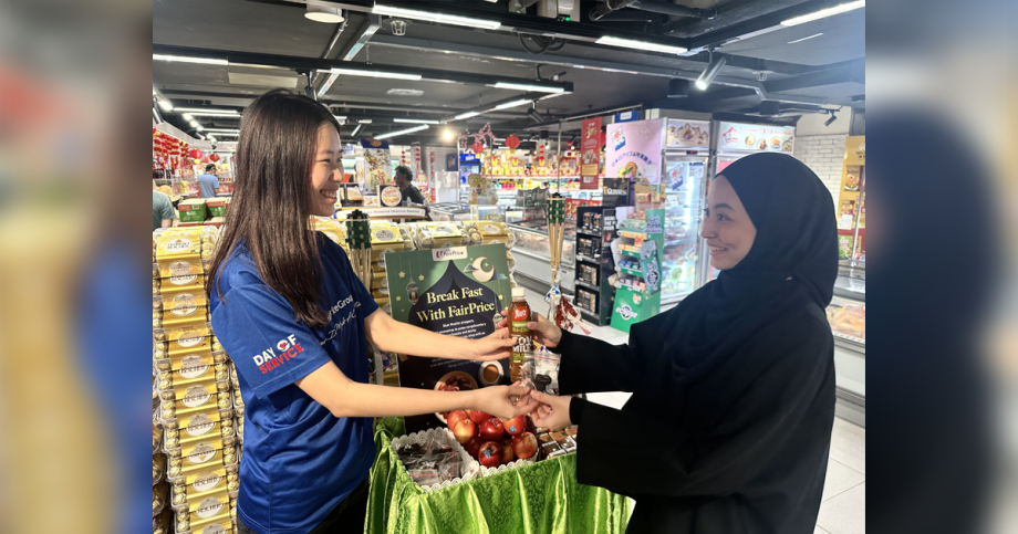 FairPrice distributing 80,000 sets of snacks and drinks to Muslim customers to break fast, Singapore News
