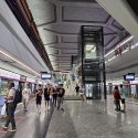 Foreigner in S’pore stressed out by fast MRT system & hawker culture