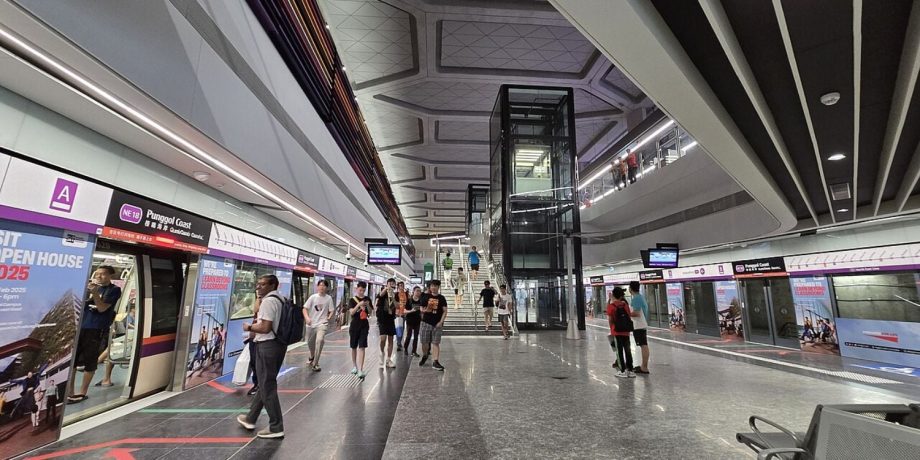 Foreigner in S’pore stressed out by fast MRT system & hawker culture Foreigner in S’pore stressed out by fast MRT system & hawker culture
