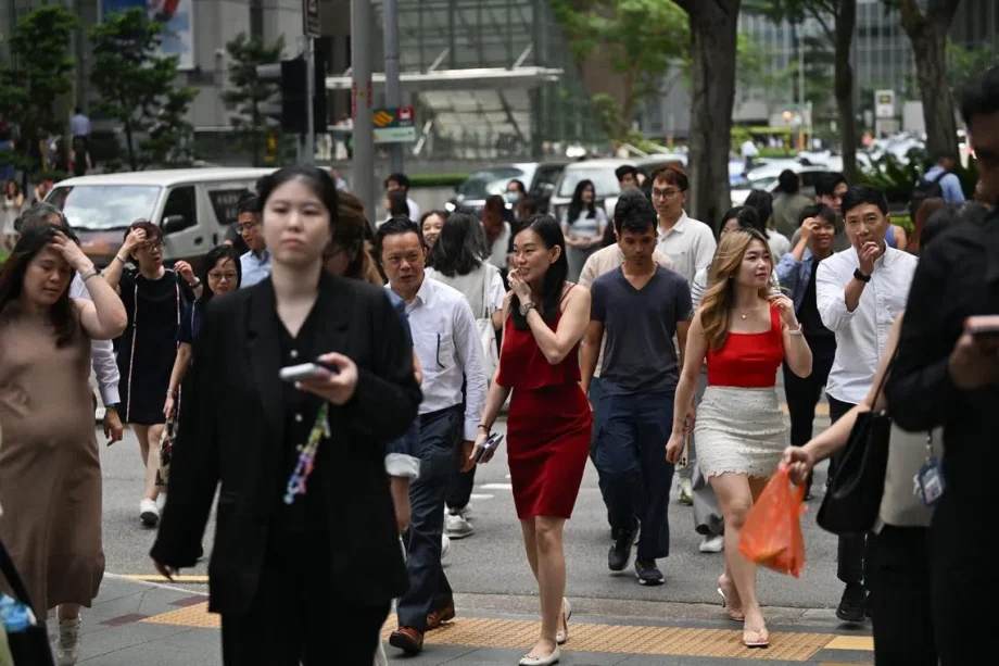 About 22,000 civil servants to get pay rise of between 2% and 9% from August