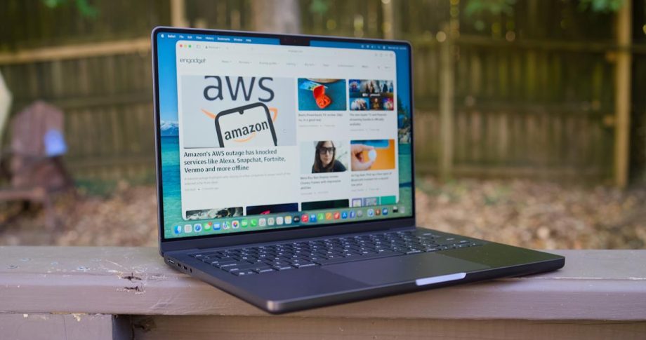 Apple’s touchscreen MacBook will reportedly have a dynamic interface