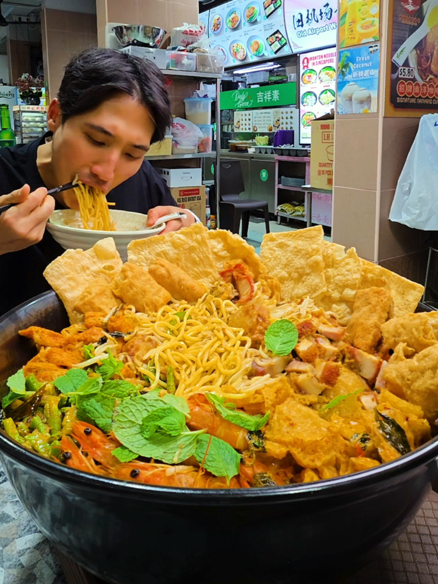 @zermattneo 10KG Curry Noodle Challenge over at @胡须佬_咖喱面 smashed in 52mins! Than…