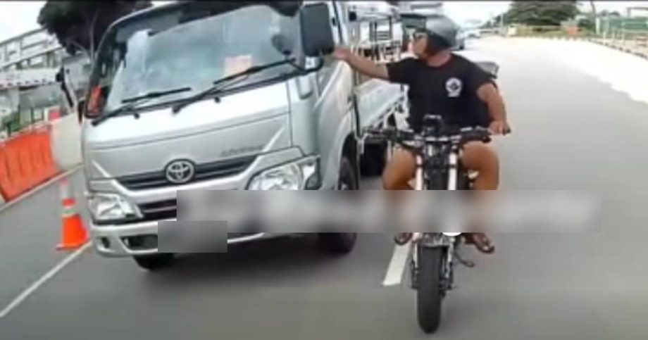 E-bike rider challenges lorry driver as vehicles race along Sembawang Road, Singapore News E-bike rider challenges lorry driver as vehicles race along Sembawang Road, Singapore News