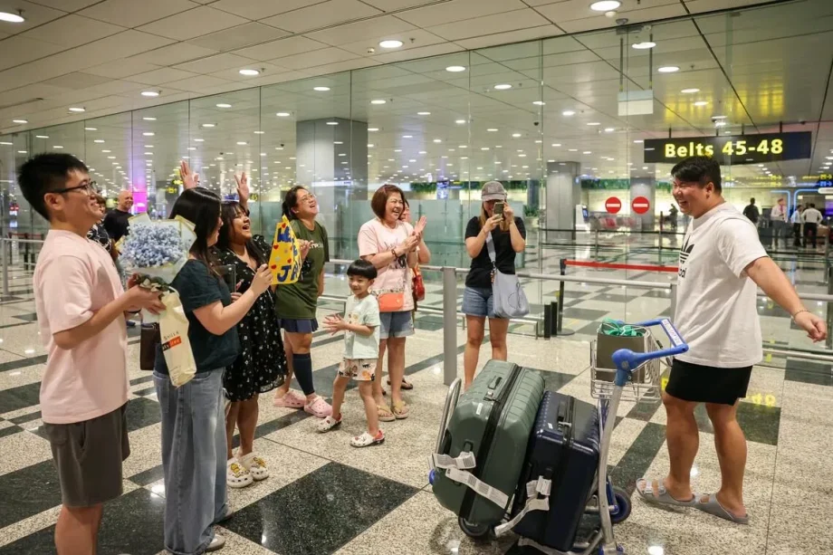 S’poreans on second repatriation flight from the Middle East arrive to loud cheers at Changi Airport