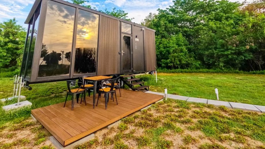 Tiny Away Escape at Lazarus Island to close