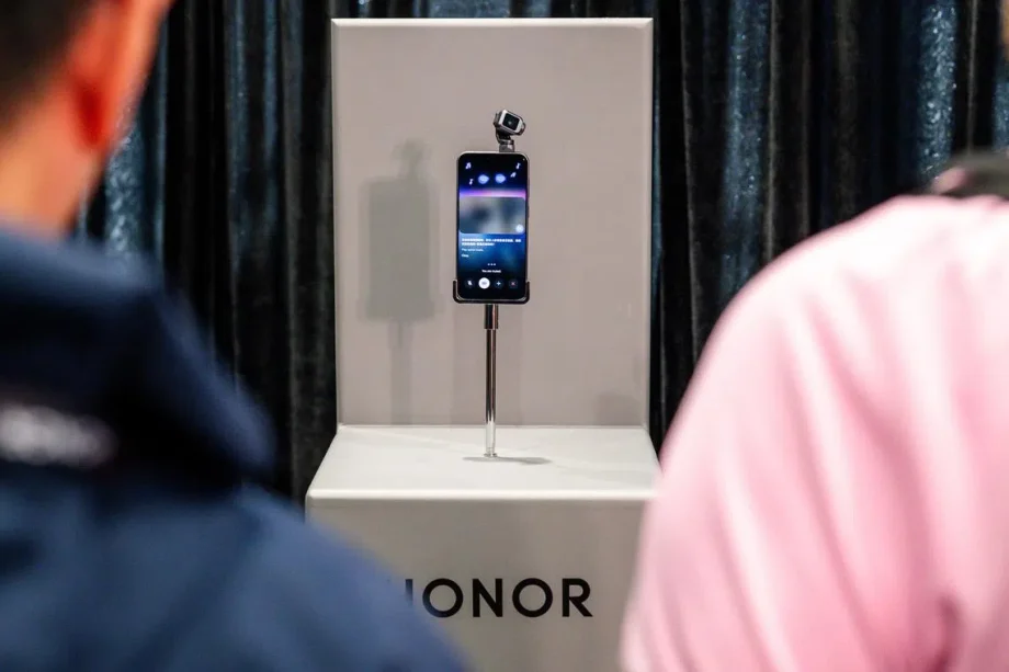 Honor’s Robot Phone with gimbal camera may launch later this year