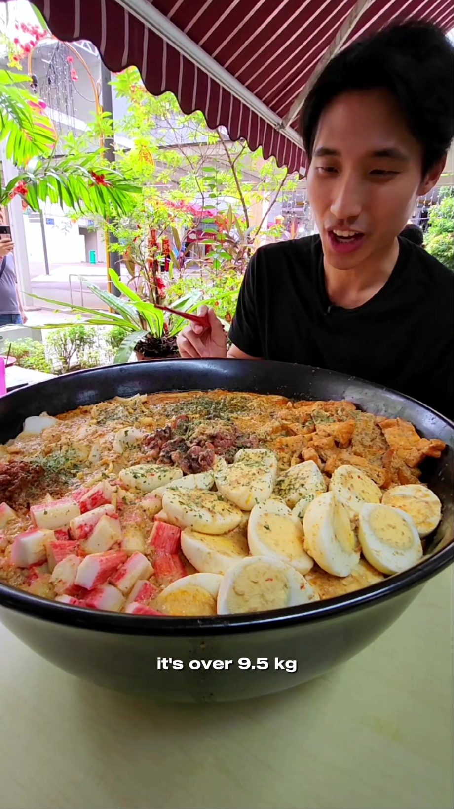 @zermattneo Ordered the world’s largest bowl of Laksa at the legendary 928 Yishu…