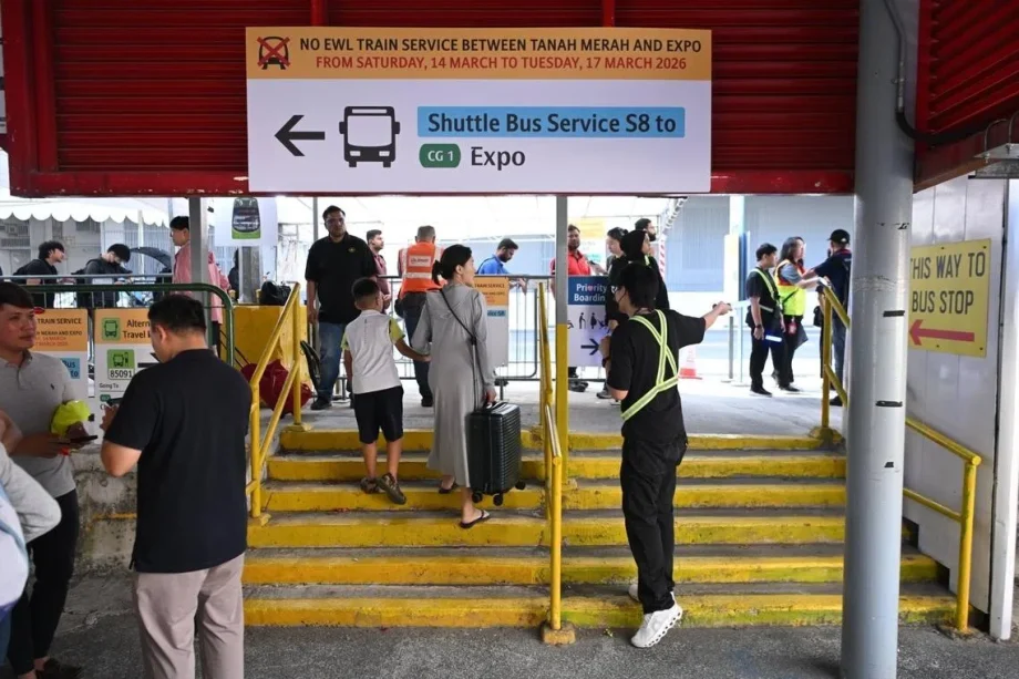 Unfazed passengers, orderly lines on first day of no MRT service between Tanah Merah and Expo