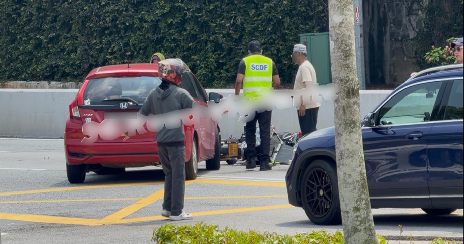 Delivery rider, 19, taken to hospital after Bukit Timah car accident , Singapore News