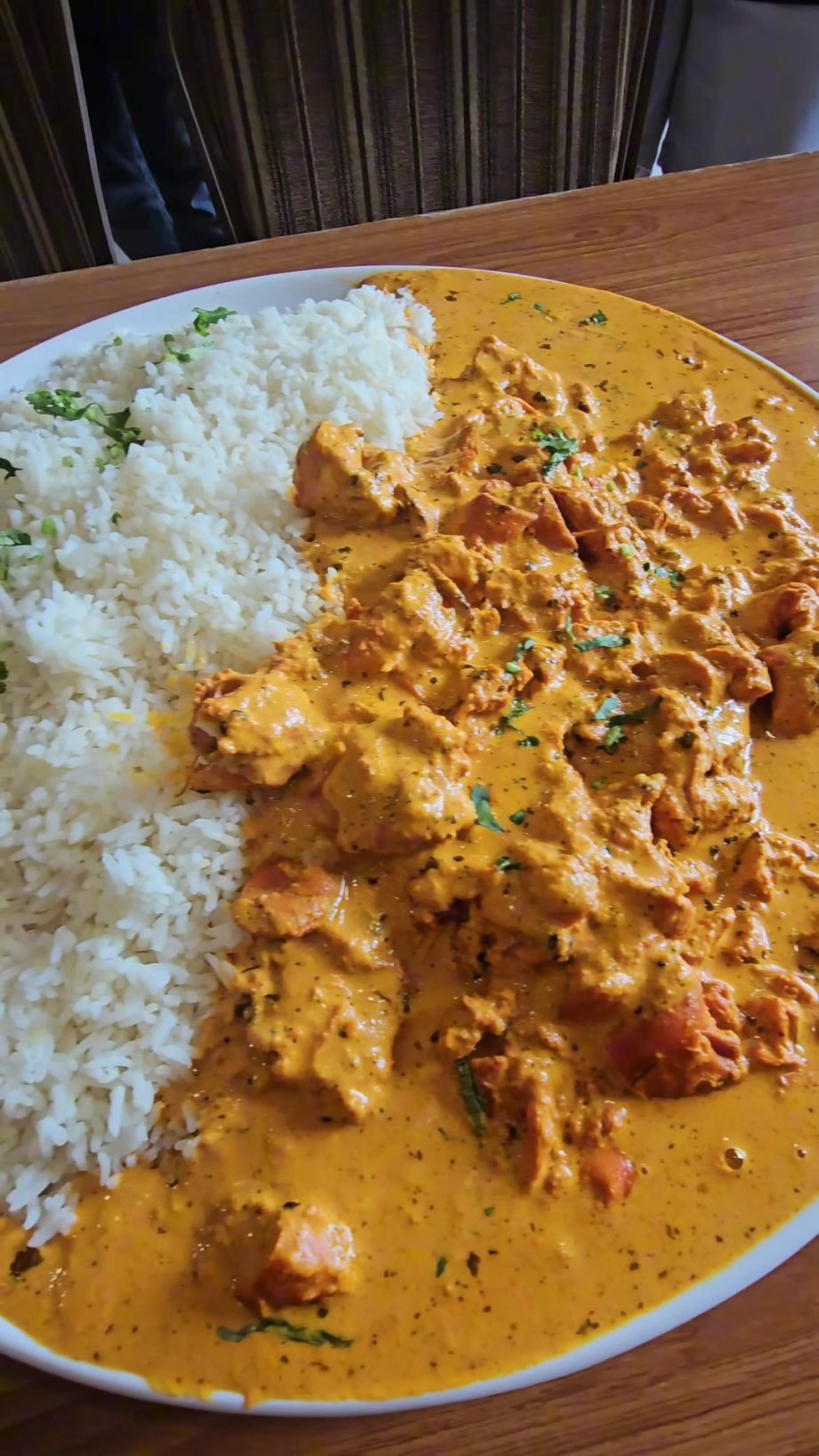 @zermattneo Largest Butter Chicken plate ever at Jaggi’s! 8kg of pure comfort – …