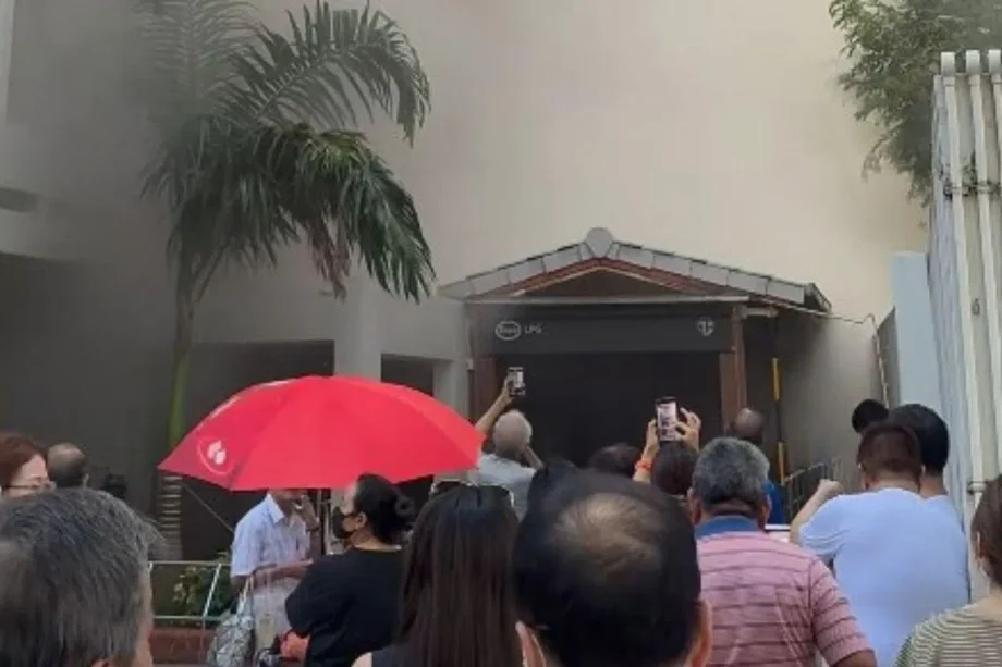 1 hospitalised, 20 evacuated after fire in coffee shop near famous temple in Waterloo Street 1 hospitalised, 20 evacuated after fire in coffee shop near famous temple in Waterloo Street