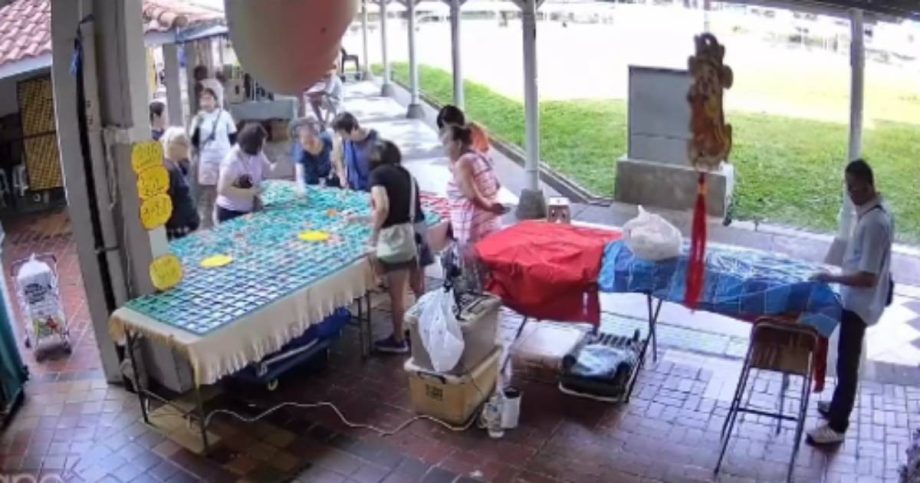 Thief strikes Woodlands stall, grabs ,000 worth of necklaces during owner’s 5-minute toilet break, Singapore News Thief strikes Woodlands stall, grabs ,000 worth of necklaces during owner’s 5-minute toilet break, Singapore News