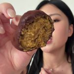 @anne.zenn my mukbang-er debut — trying the alleged best Dubai Chewy Cookie/ Jjo…