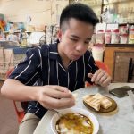 @voyagewithmc Here are 5 traditional Singaporean snacks to try when you visit! 1…