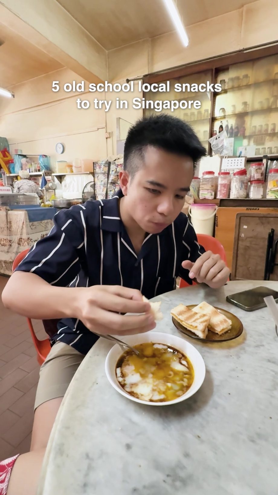 @voyagewithmc Here are 5 traditional Singaporean snacks to try when you visit! 1…