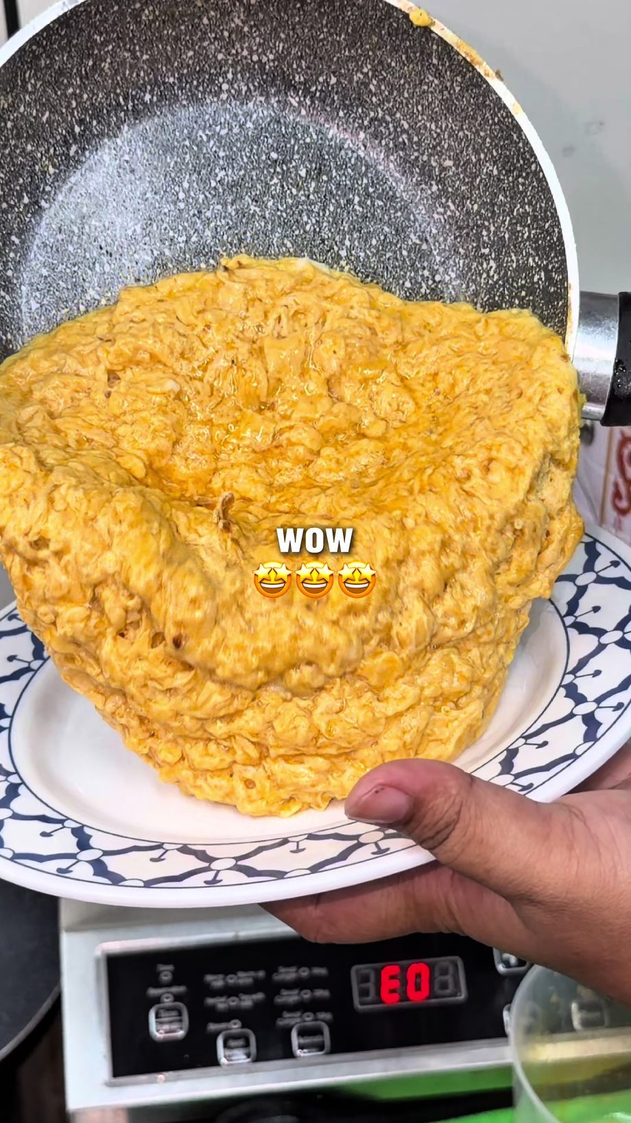 @central.siam.cuis Come down and try our creamy crab omelette at bugis street 03…