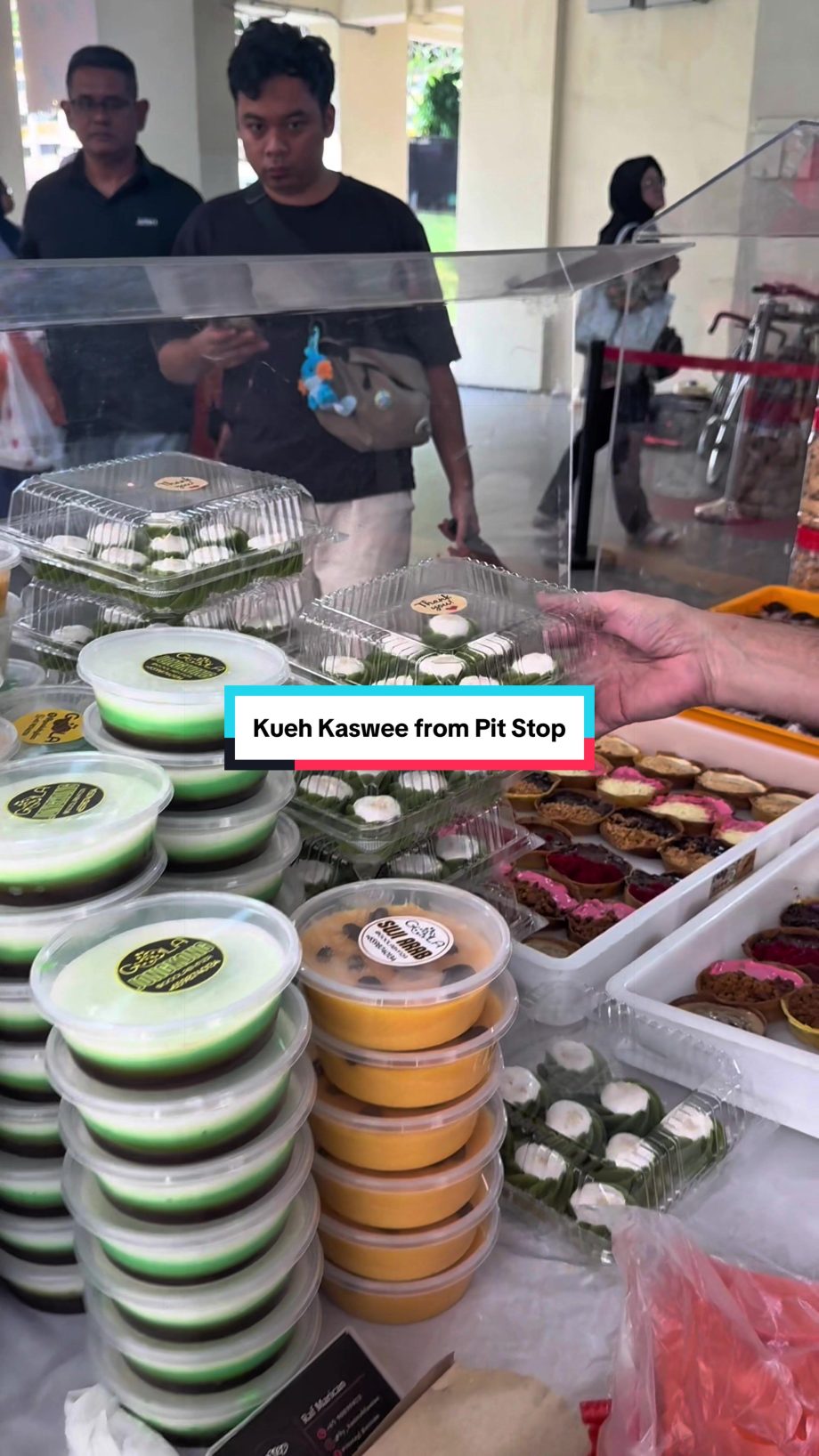 @brucemathieu8 Someone asked me to try kueh kaswee from Pit Stop and I did. Each…