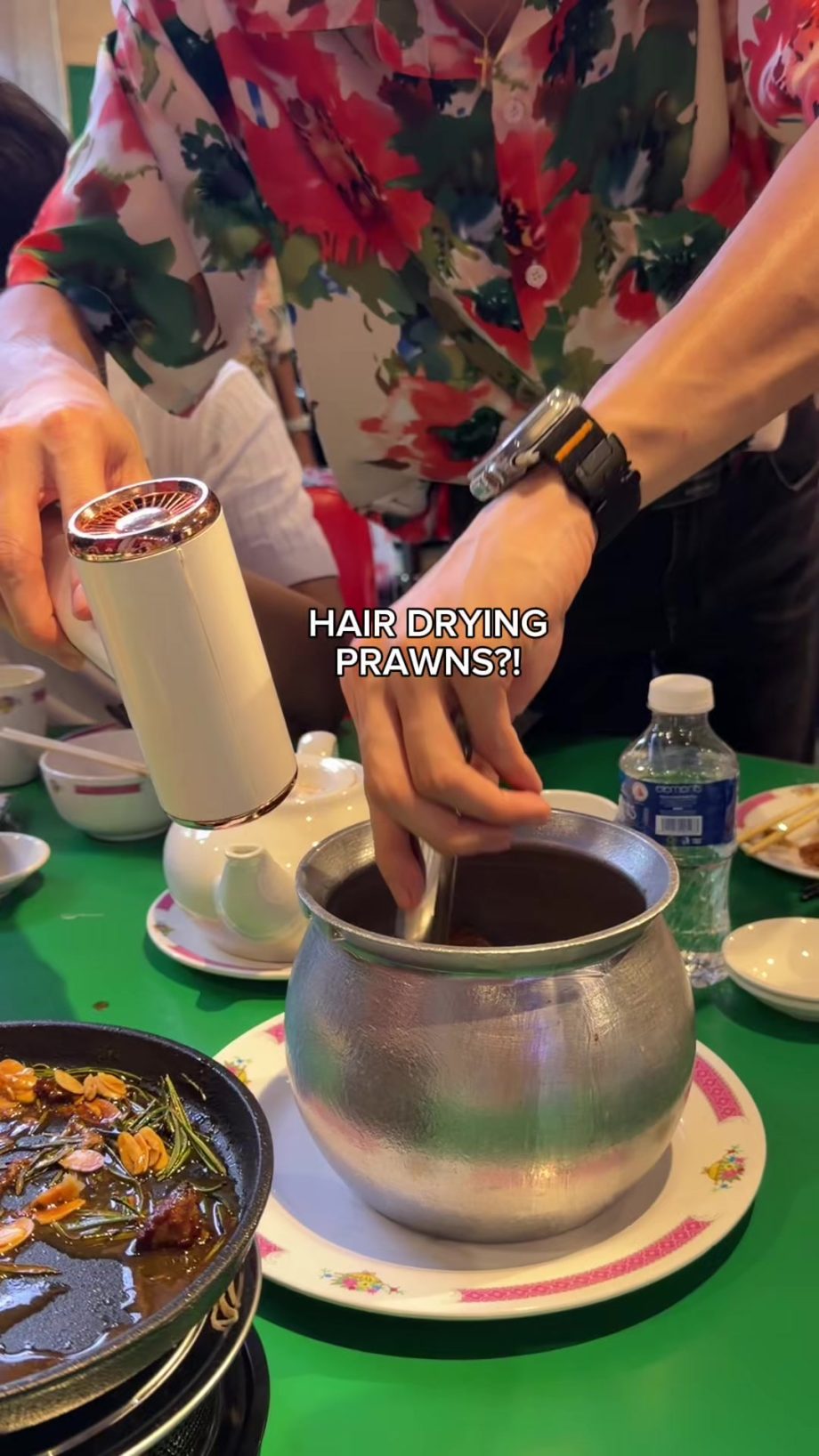 @butteryslippers hair drying prawns??? i love this place #heykee #seafood #sgfoo…