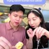 @thereeljoye Sweet rice cake & coffee date this afternoon ^-^ #couples #ricecake…