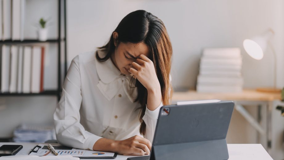 ‘It’s tough to fit in’ — SG worker opens up about feeling isolated at work because of language barrier