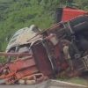 2 injured after tow trunk overturns on BKE, Singapore News