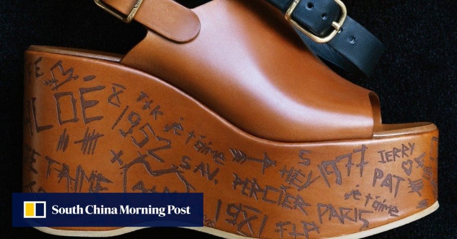 Wedge heels are back: how to wear the Y2K trend loved by Britney Spears and Paris Hilton Wedge heels are back: how to wear the Y2K trend loved by Britney Spears and Paris Hilton